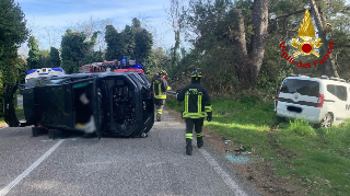 Scontro tra due auto a San Bartolo: un ferito